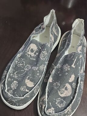 Floral Skull Canvas Womens Shoes with Skull & Rose Print Black & White
